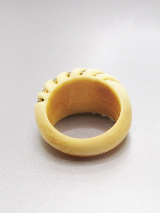14K Yellow Gold Shrimp Dome Ring Vintage Carved Shell or Bone Gold Wire Ribbed Shrimp Dome Ring, Size 6 1/2